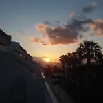 Апартаменти Island Paradise *